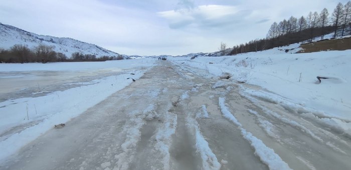 В Усть-Канском районе затопило дорогу