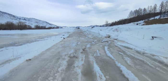 В Усть-Канском районе затопило дорогу