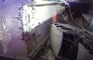 В Горно-Алтайске иномарка врезалась в дом