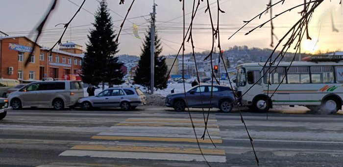 Массовое ДТП с автобусом произошло в Горно-Алтайске