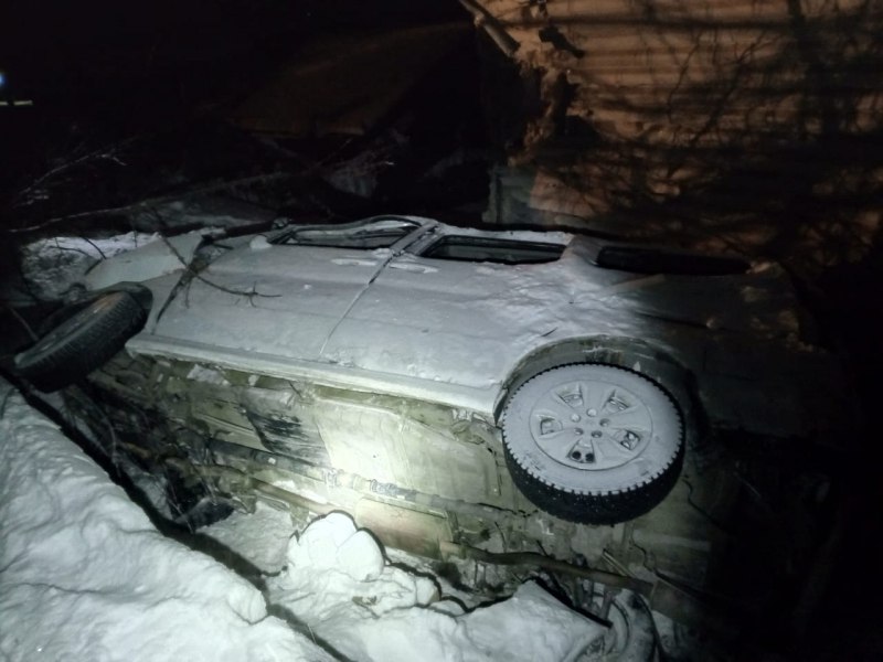 В Горно-Алтайске иномарка врезалась в дом