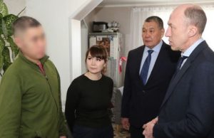 Олег Хорохордин в Онгудае встретился с семьей участника СВО