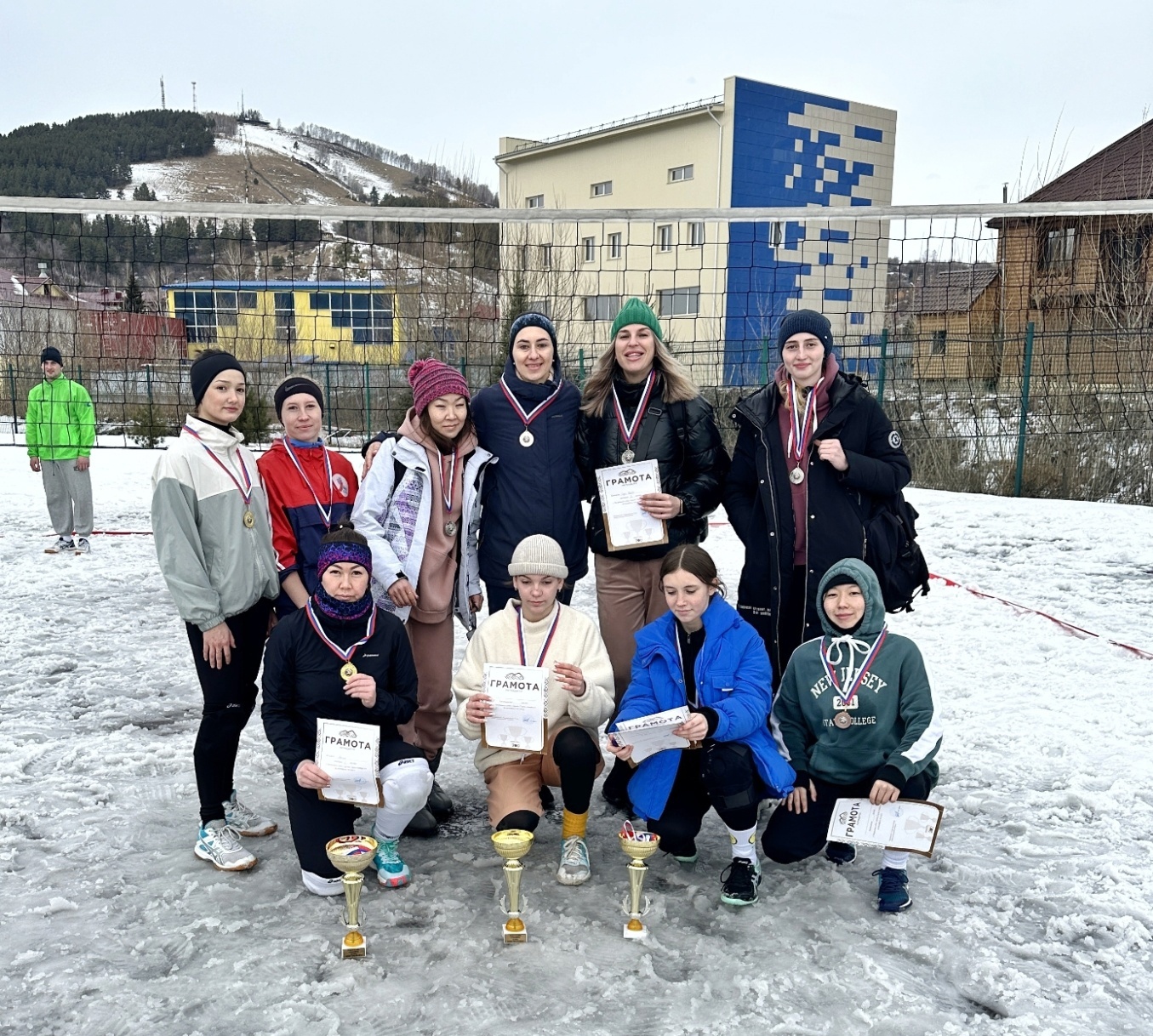 Открытый кубок города по волейболу на снегу прошел в Горно-Алтайске 