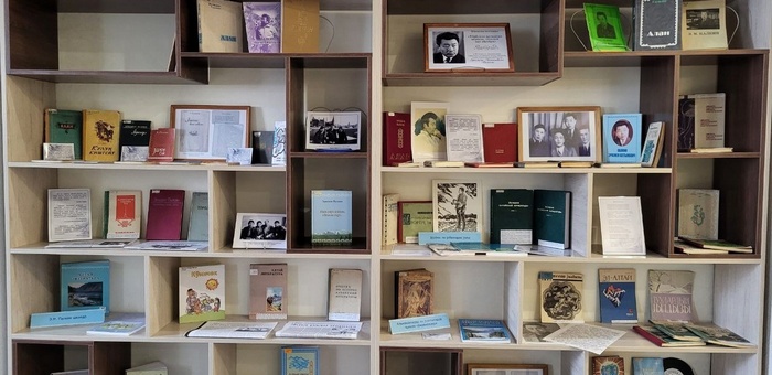 В Горно-Алтайске открылась выставка к 90-летию со дня рождения Эркемена Палкина