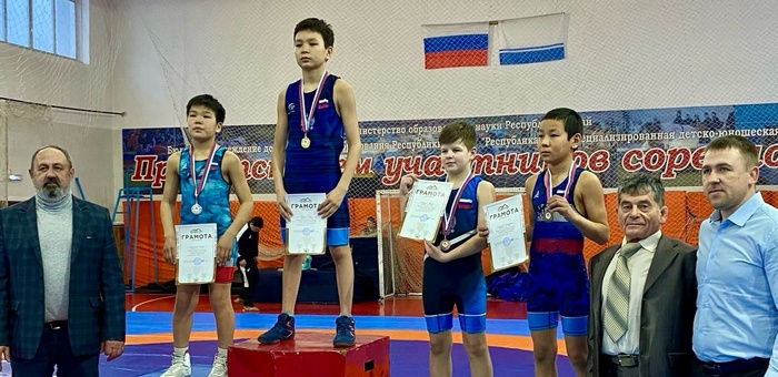 В Горно-Алтайске прошло открытое первенство по вольной борьбе
