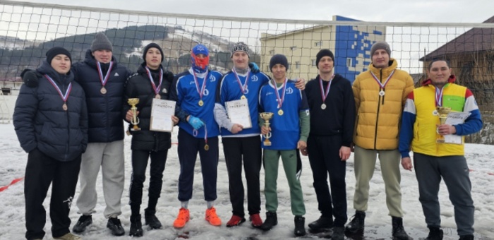 Открытый кубок города по волейболу на снегу прошел в Горно-Алтайске