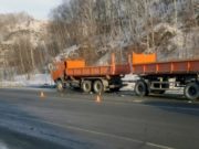 КАМАЗ столкнулся с «Ленд Крузером» в Майме