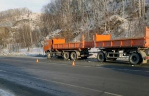 КАМАЗ столкнулся с «Ленд Крузером» в Майме КАМАЗ столкнулся с «Ленд Крузером» в Майме
