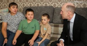 Олег Хорохордин в Шебалинском районе навестил семью участника СВО и встретился с жителями