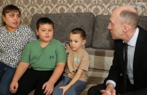 Олег Хорохордин в Шебалинском районе навестил семью участника СВО и встретился с жителями Олег Хорохордин в Шебалинском районе навестил семью участника СВО и встретился с жителями