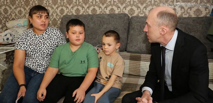 Олег Хорохордин в Шебалинском районе навестил семью участника СВО и встретился с жителями