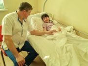 «Хрустальную» девочку из Горно-Алтайска успешно прооперировали в Новосибирске