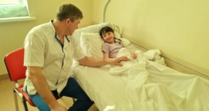 «Хрустальную» девочку из Горно-Алтайска успешно прооперировали в Новосибирске