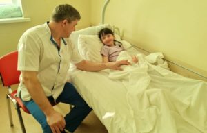 «Хрустальную» девочку из Горно-Алтайска успешно прооперировали в Новосибирске