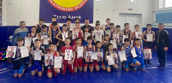 В Горно-Алтайске прошло первенство города по греко-римской борьбе