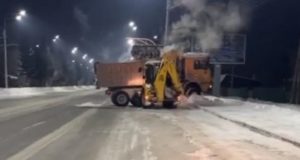 С улиц Горно-Алтайска за месяц вывезли сотни КАМАЗов снега