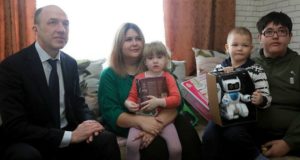 Олег Хорохордин посетил Турочакский район Олег Хорохордин в Турочаке навестил семью участника СВО и проверил работу почтового отделения