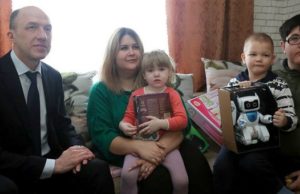 Олег Хорохордин посетил Турочакский район Олег Хорохордин в Турочаке навестил семью участника СВО и проверил работу почтового отделения