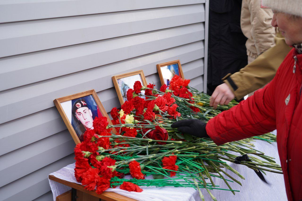 В школе №8 открыли мемориальные доски в память о погибших участниках СВО