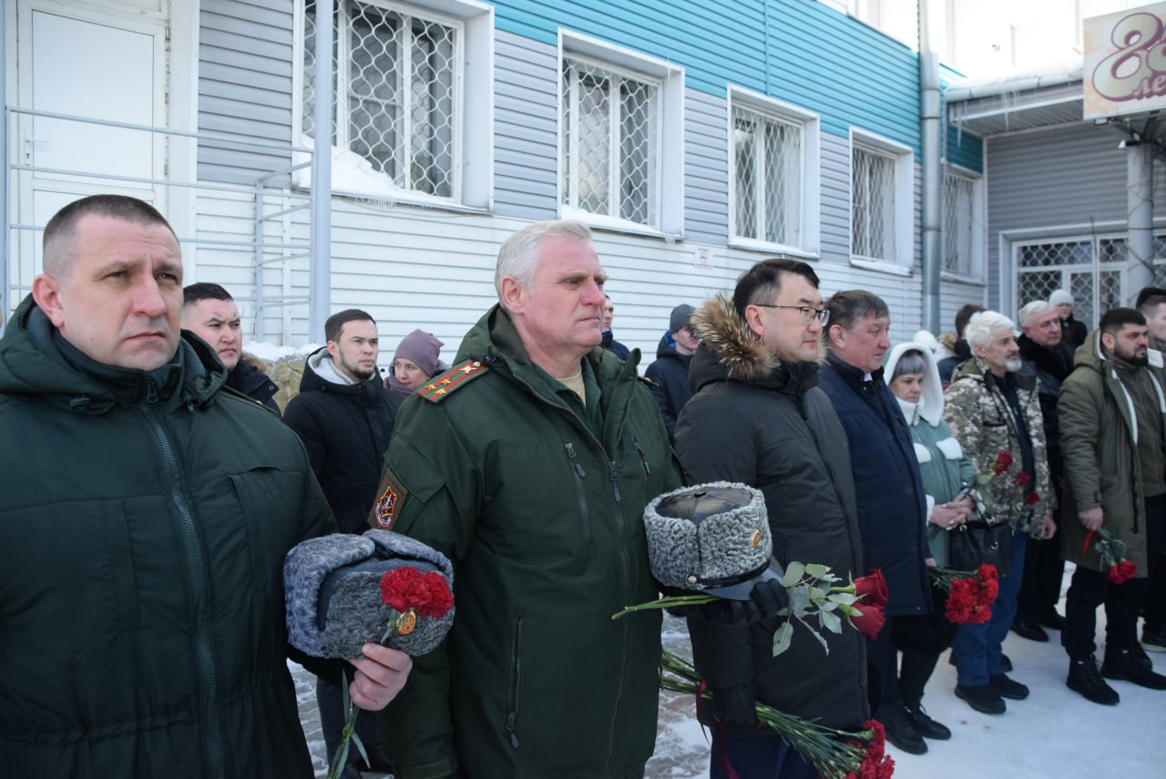 В школе №13 увековечили память выпускников, погибших на СВО 