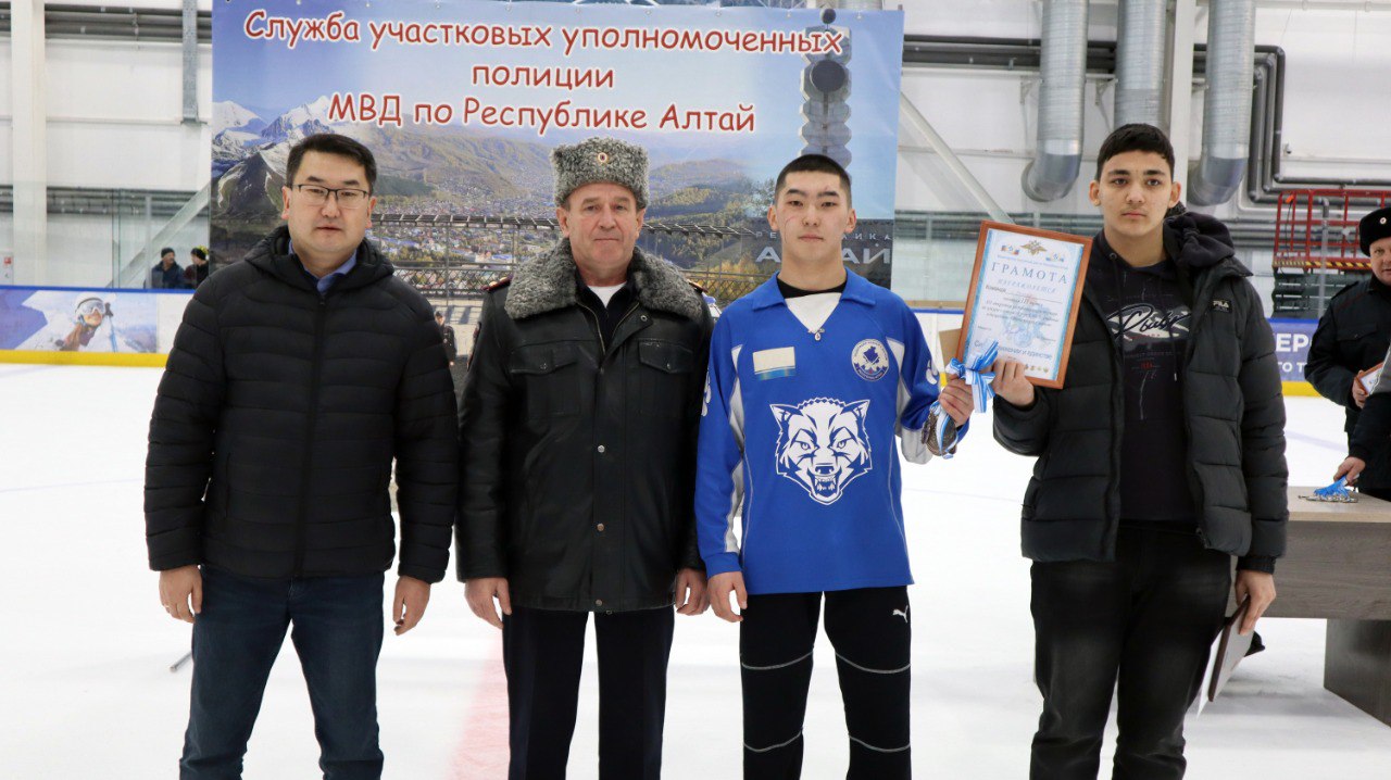 Турнир по хоккею с мячом памяти Евгения Корчагина прошел в Республике Алтай 