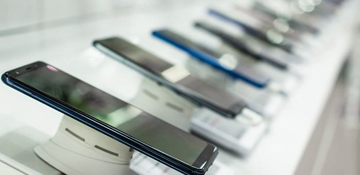 Магазин не хотел возвращать деньги за некачественный смартфон, а теперь заплатит в пять раз больше