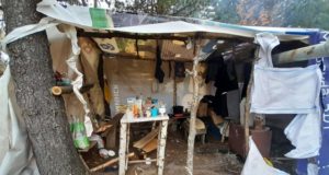 Мужчина обстрелял палатку с людьми из-за разговоров об СВО «в негативном свете» Мужчина обстрелял палатку с людьми из-за разговоров об СВО «в негативном свете»