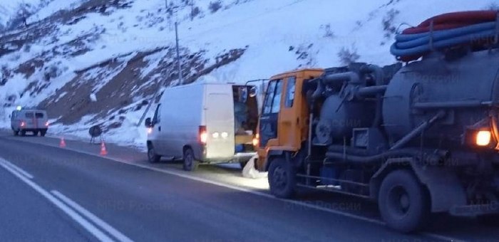 Последствия разлива топлива устраняют в Кош-Агачском районе