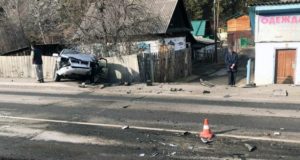 Легковушка и бетономешалка столкнулись в Майминском районе Легковушка и бетономешалка столкнулись в Майминском районе