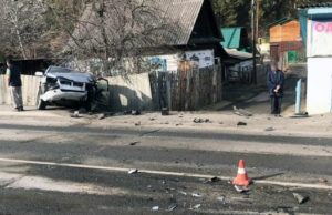 Легковушка и бетономешалка столкнулись в Майминском районе Легковушка и бетономешалка столкнулись в Майминском районе