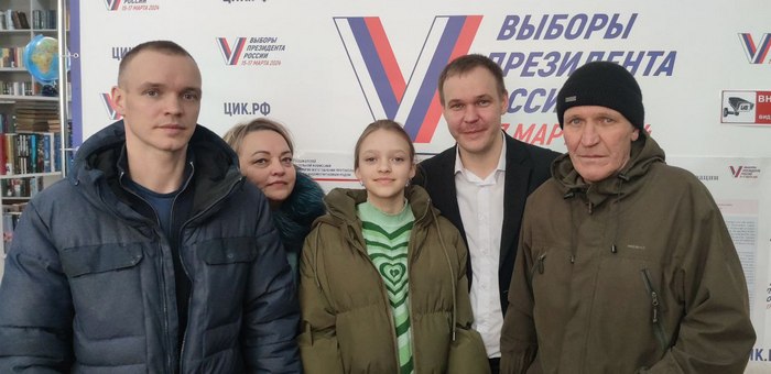 На выборы президента в Республике Алтай приходят целыми семьями