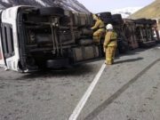 В Кош-Агачском районе опрокинулся бензовоз, топливо разлилось на федеральную трассу В Кош-Агачском районе опрокинулся бензовоз, топливо разлилось на федеральную трассу