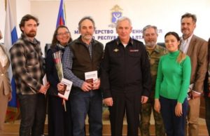 На Алтае вручили российские паспорта гражданам, прибывшим из Австралии и Киргизии На Алтае вручили российские паспорта гражданам, прибывшим из Австралии и Киргизии