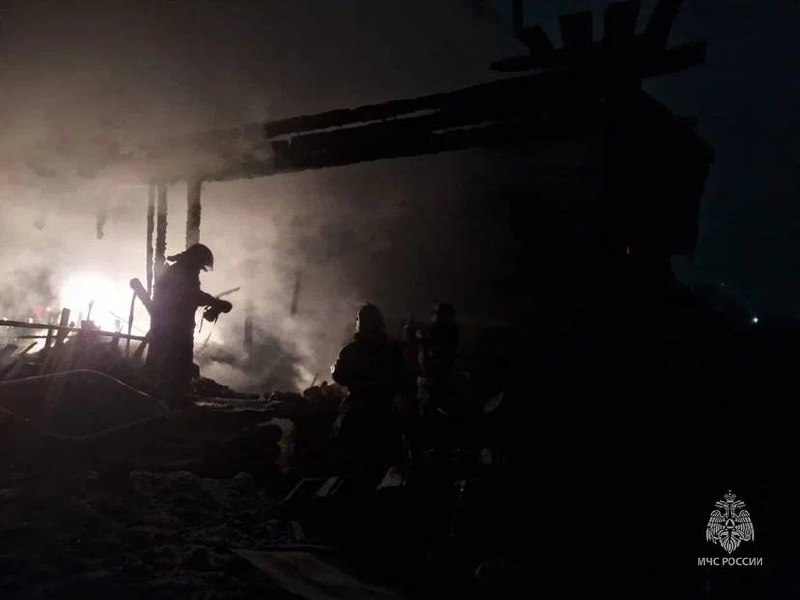 Двое детей погибли на пожаре в Турочаке 