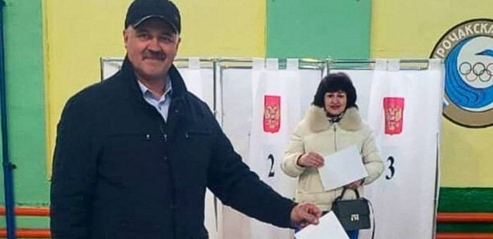 Депутаты Госсобрания голосуют на выборах президента РФ