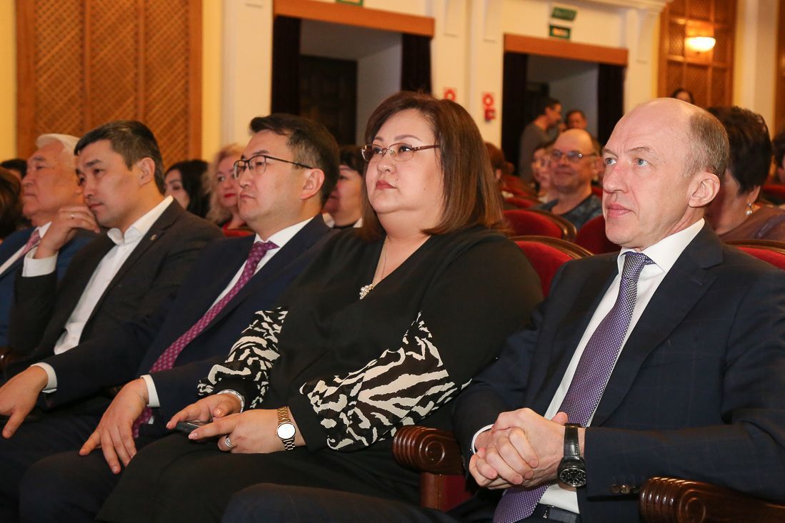 Работников культуры наградили в Республике Алтай 