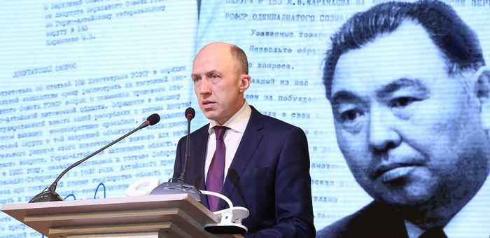 В Горно-Алтайске почтили память Михаила Карамаева