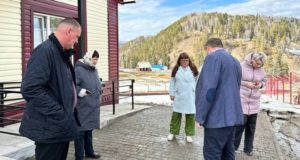 В Среднем Сайдысе проверили ход строительства ФАПа В Среднем Сайдысе проверили ход строительства ФАПа