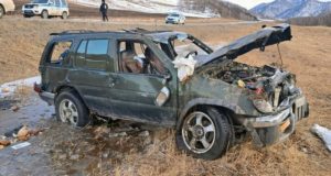 «Ниссан» врезался в дорожный знак и опрокинулся в Шебалинском районе «Ниссан» врезался в дорожный знак и опрокинулся в Шебалинском районе