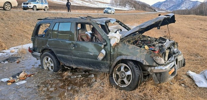 «Ниссан» врезался в дорожный знак и опрокинулся в Шебалинском районе