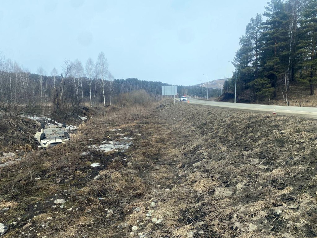 У Кызыл-Озека перевернулась иномарка: водитель был пьян