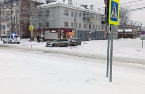 Две «Тойоты» не смогли разъехаться в Горно-Алтайске, пострадал один из водителей