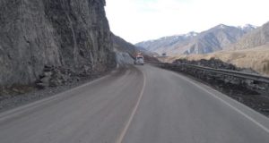 Чуйский тракт в Онгудайском районе расчистили после камнепада