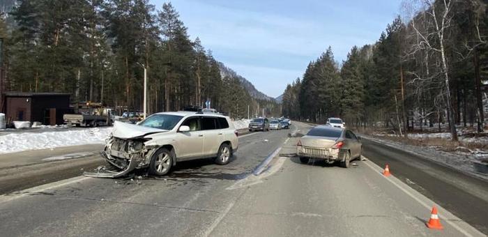Две «Тойоты» столкнулись в Майминском районе, пострадали трое детей
