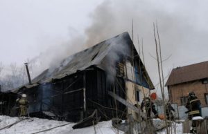 Двухэтажный дом сгорел в Горно-Алтайске