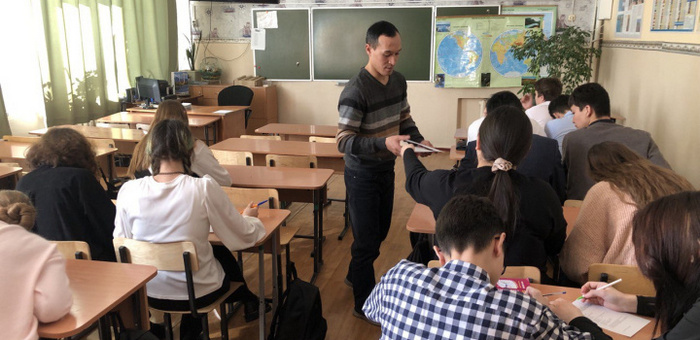В Горно-Алтайске гимназистам рассказали о вреде наркотиков, алкоголя и вейпов