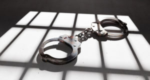 Рецидивиста, до смерти забившего мужчину совком и табуретом, отправили в колонию на 13 лет Рецидивиста, до смерти забившего мужчину совком и табуретом, отправили в колонию на 13 лет