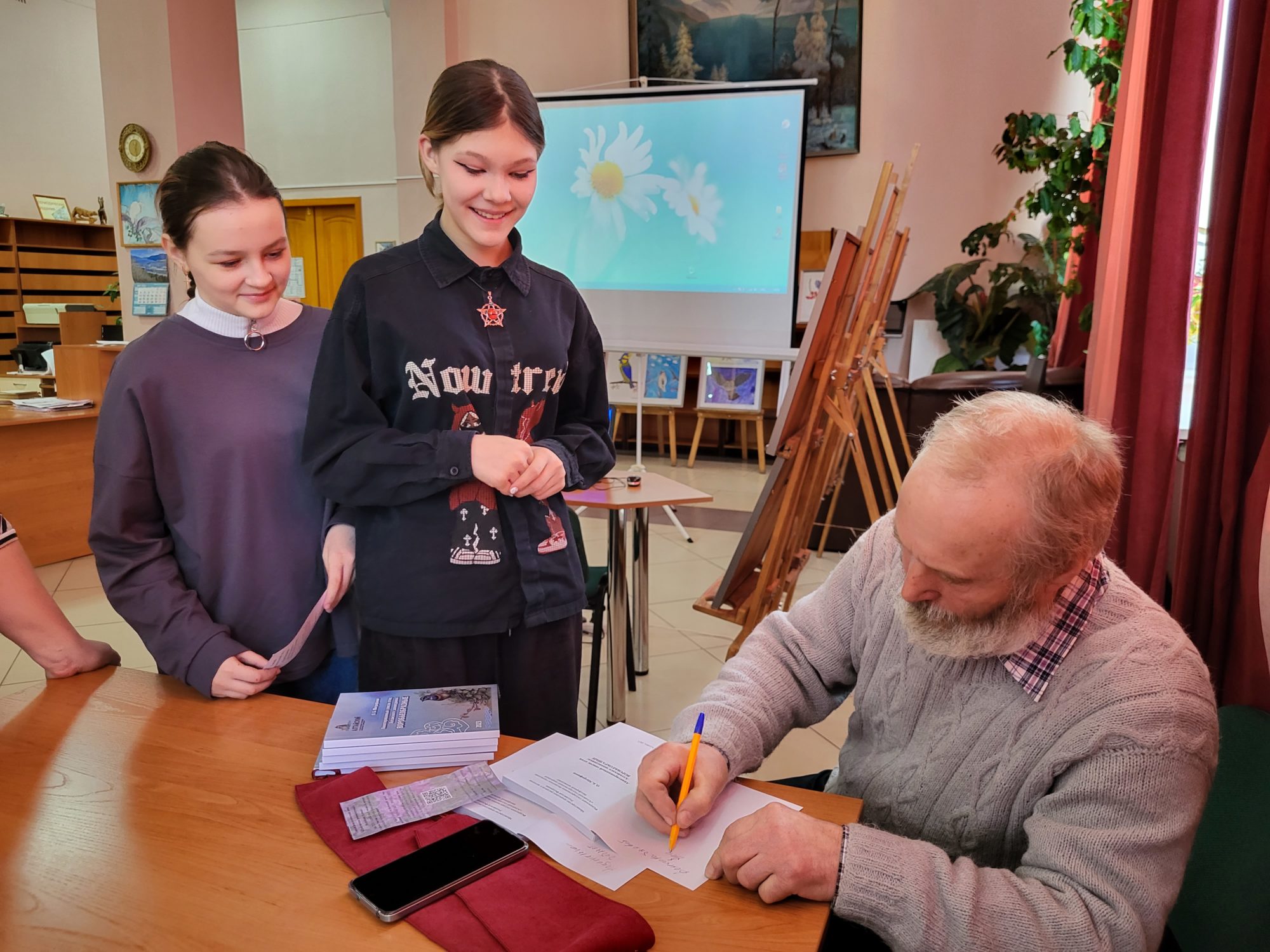 В Горно-Алтайске презентовали книгу о птицах Алтайского заповедника