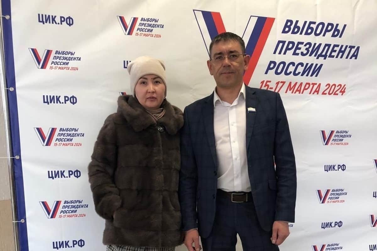 Депутаты Госсобрания голосуют на выборах президента РФ 