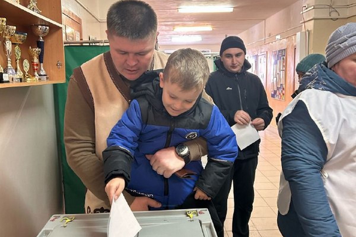 На выборы президента в Республике Алтай приходят целыми семьями 